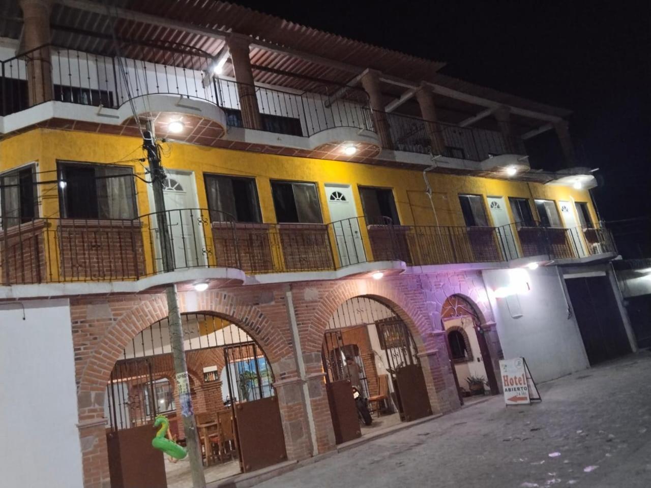 Hotel La Laguna Tequesquitengo Esterno foto